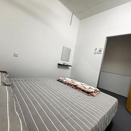 אולו טיראם Jiaxin Dormitory - Puteri Wangsa 家馨旅舍 מראה חיצוני תמונה