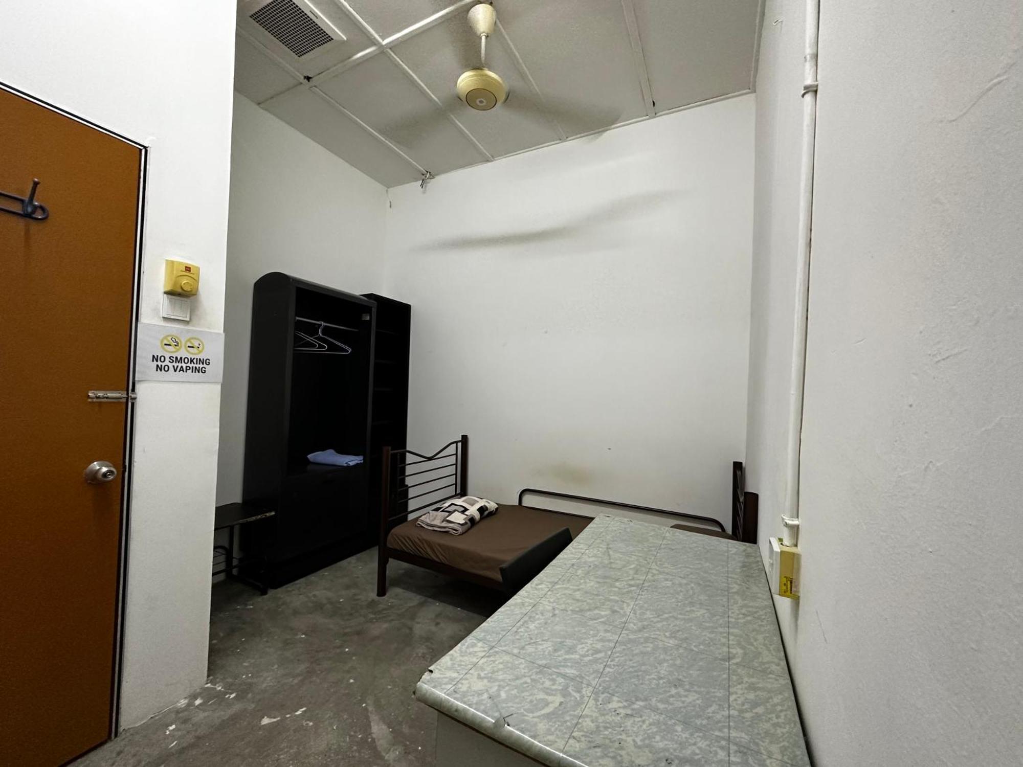 אולו טיראם Jiaxin Dormitory - Puteri Wangsa 家馨旅舍 מראה חיצוני תמונה